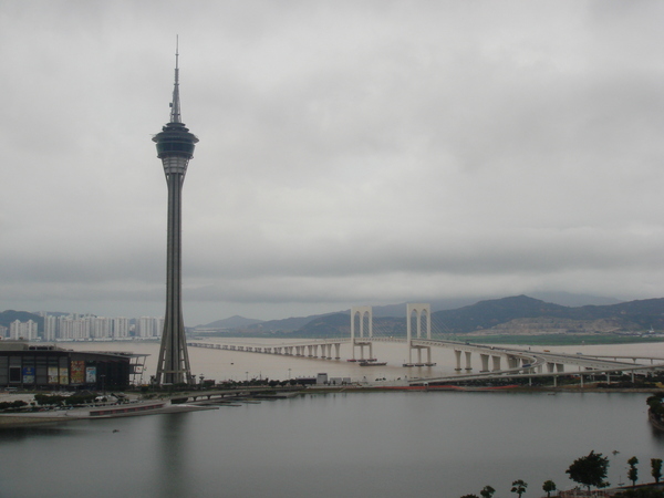 從教堂可遠眺西灣湖.旅遊塔以及澳氹大橋