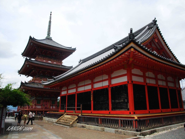 是空氣好的關係嗎? 覺得日本的廟宇都很乾淨...