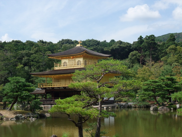 金閣寺的門票要四百日圓, 就為了看這個如畫的風景
