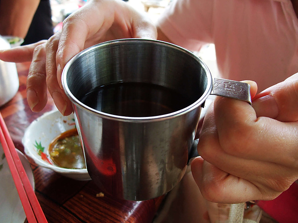 柬埔寨茶, 連共用杯都用鋼杯