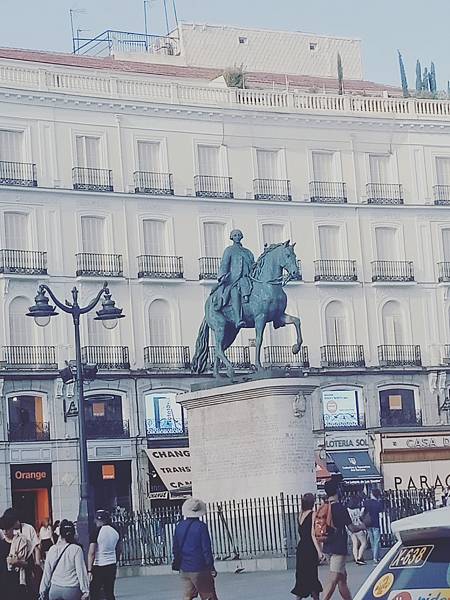 西班牙 馬德里 Madrid｜西班牙皇宮  主廣場 太陽門廣