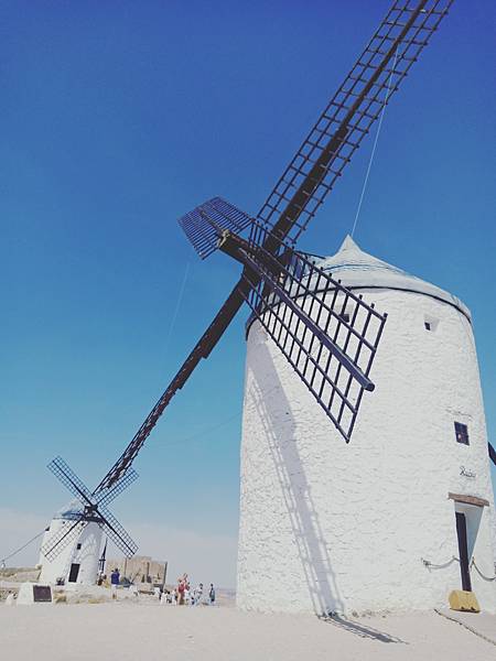 西班牙 孔蘇埃格拉 Consuegra｜風車村 唐吉軻德小酒