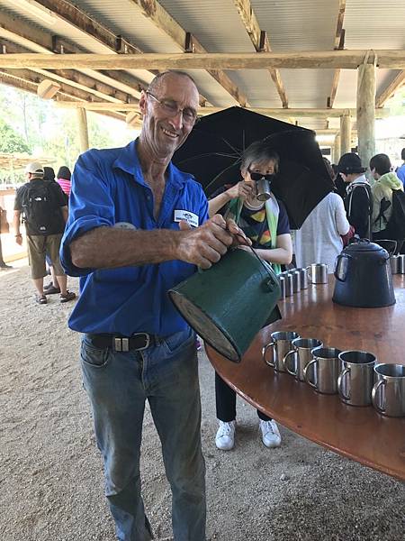 澳洲 黃金海岸｜天堂農莊Paradise Country 抱