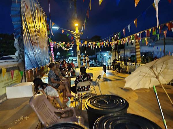 泰國清邁MAYA百貨美食街、蒸雞籠、運河市集、米其林NAR 泰國清邁MAYA百貨美食街、蒸雞籠、運河市集、米其林NAR