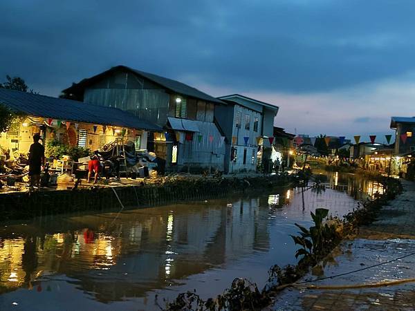 泰國清邁MAYA百貨美食街、蒸雞籠、運河市集、米其林NAR 泰國清邁MAYA百貨美食街、蒸雞籠、運河市集、米其林NAR