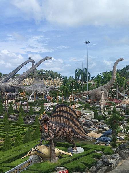 泰國芭達雅童年回憶殺!東芭樂園恐龍世界大爆走+海邊美食一日 泰國芭達雅童年回憶殺!東芭樂園恐龍世界大爆走+海邊美食一日