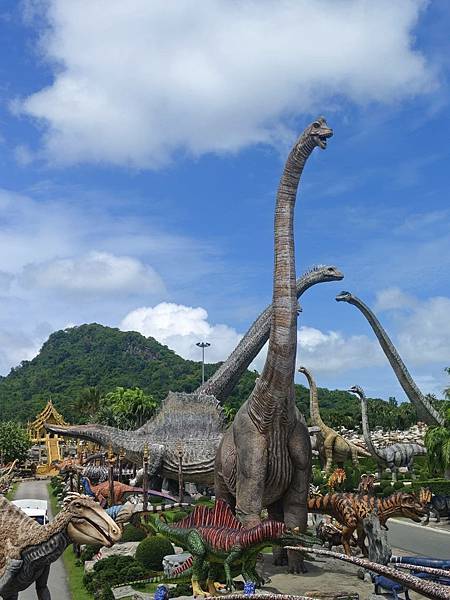 泰國芭達雅童年回憶殺!東芭樂園恐龍世界大爆走+海邊美食一日 泰國芭達雅童年回憶殺!東芭樂園恐龍世界大爆走+海邊美食一日