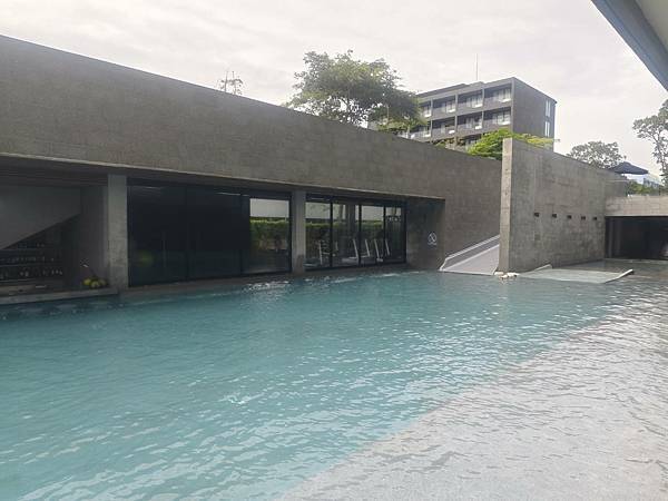 泰國芭達雅童年回憶殺!東芭樂園恐龍世界大爆走+海邊美食一日 泰國芭達雅童年回憶殺!東芭樂園恐龍世界大爆走+海邊美食一日