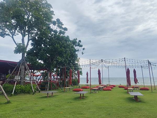 泰國芭達雅童年回憶殺!東芭樂園恐龍世界大爆走+海邊美食一日 泰國芭達雅童年回憶殺!東芭樂園恐龍世界大爆走+海邊美食一日