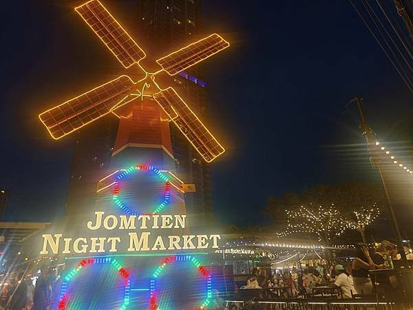 泰國芭達雅童年回憶殺!東芭樂園恐龍世界大爆走+海邊美食一日 泰國芭達雅童年回憶殺!東芭樂園恐龍世界大爆走+海邊美食一日