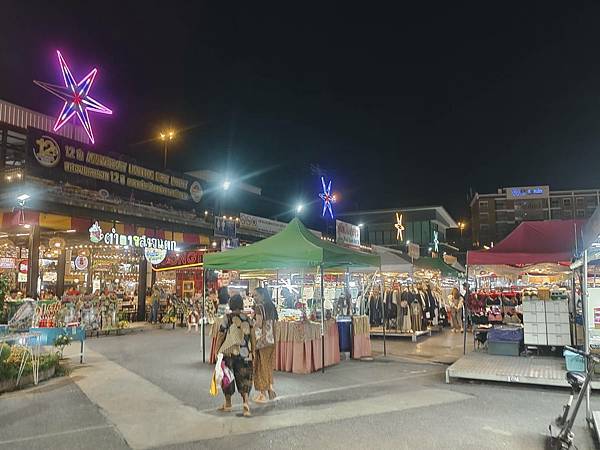 泰國芭達雅 ️曼谷移動日日記:補貨衝刺、大巴返曼谷、夜市