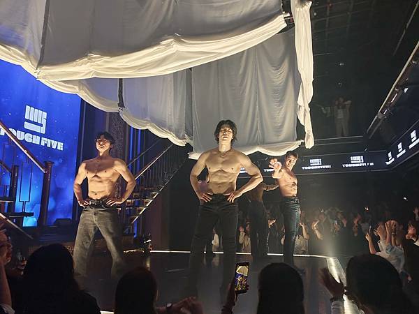 《首爾限定的心跳體驗!弘大Touch5猛男秀初體驗,讓眼睛與 《首爾限定的心跳體驗!弘大Touch5猛男秀初體驗,讓眼睛與