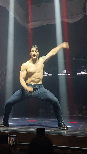 《首爾限定的心跳體驗!弘大Touch5猛男秀初體驗,讓眼睛與 《首爾限定的心跳體驗!弘大Touch5猛男秀初體驗,讓眼睛與