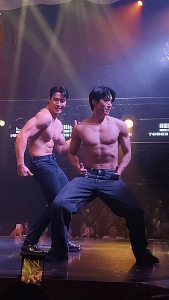 《首爾限定的心跳體驗!弘大Touch5猛男秀初體驗,讓眼睛與 《首爾限定的心跳體驗!弘大Touch5猛男秀初體驗,讓眼睛與