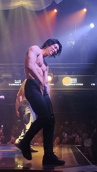 《首爾限定的心跳體驗!弘大Touch5猛男秀初體驗,讓眼睛與 《首爾限定的心跳體驗!弘大Touch5猛男秀初體驗,讓眼睛與