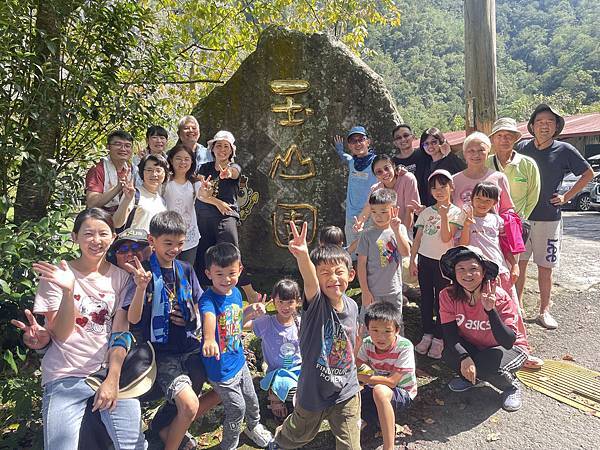 石小孩愛露營...南投信義住在玉山園露營區(2023.10/