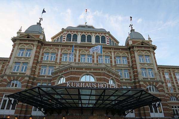 GRAND HOTEL AMRATH KURHAUS THE HAGUE飯店大門口5.JPG