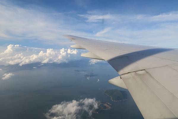 飛往桃園機場之飛機外景色 (1).JPG