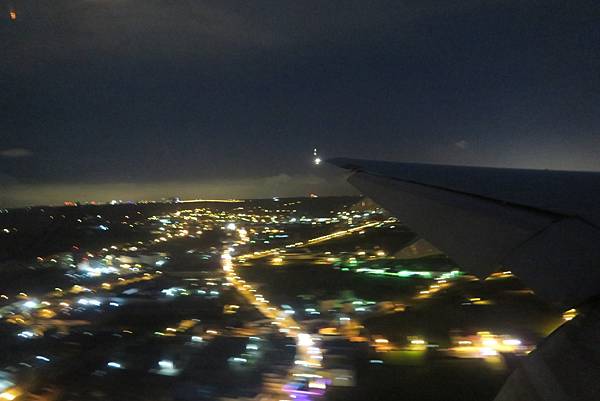 飛往桃園機場之飛機外景色 (14).JPG