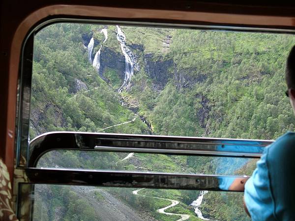 峽灣景觀火車外景緻-1.JPG