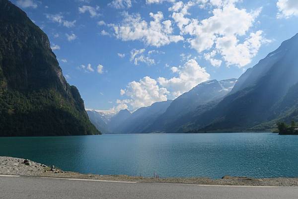 前往羅恩冰河區的路邊美景 (1).JPG