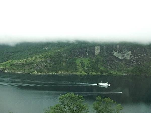 行車中的蓋倫格峽灣風景-1 (1).JPG