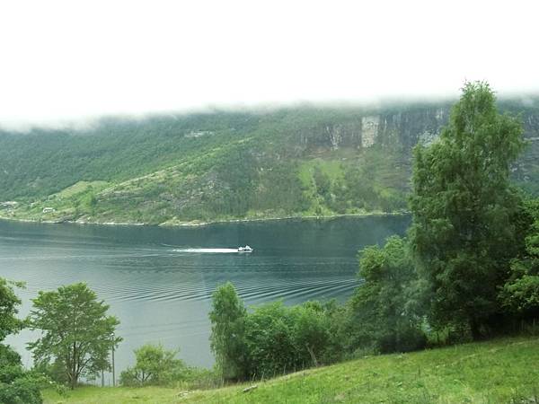 行車中的蓋倫格峽灣風景-1 (2).JPG