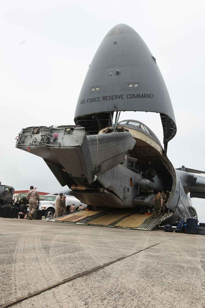 20130929-USAF C-5A unloads a USMC CH-53E (1).jpg