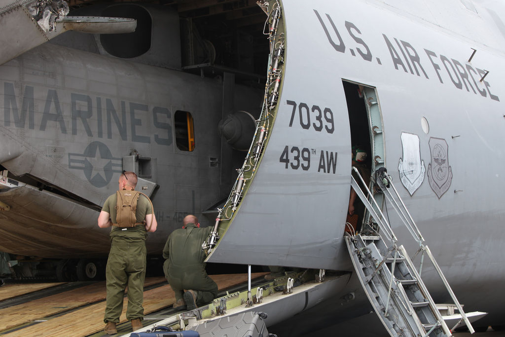 20130929-USAF C-5A unloads a USMC CH-53E (3).jpg