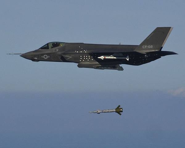 201310-F-35C CF-02.jpg