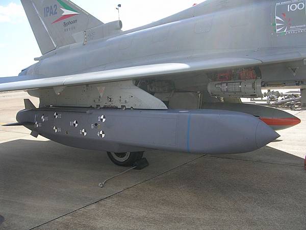 Eurofighter Typhoon_Storm Shadow (3).jpg