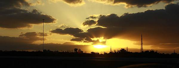 19_沖繩高速公路夕陽.jpg