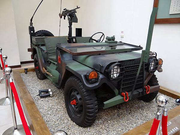 裝校內的M151A2偵查車.JPG