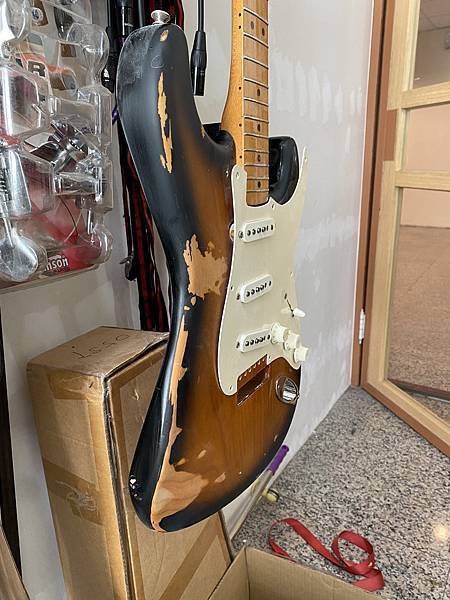 {翻舊?!}{relic} Fender stratocas