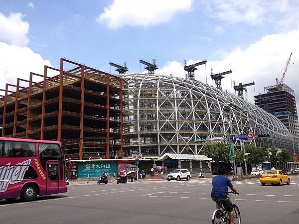 遠雄大巨蛋已補件 是否符合建築規則再起爭議.jpg 遠雄大巨蛋已補件 是否符合建築規則再起爭議.jpg