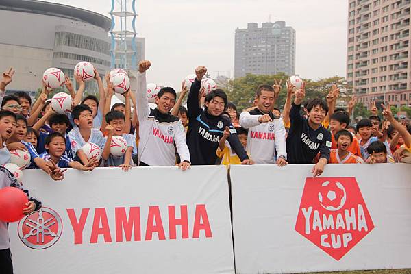 第四屆YAMAHA CUP快樂踢球趣-Jubilo與本屆參賽隊伍進行大合影