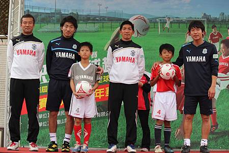 第四屆YAMAHA CUP快樂踢球趣-Jubilo贈送簽名球給小朋友