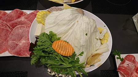 森禾田日式刷刷鍋蔬菜盤.JPG