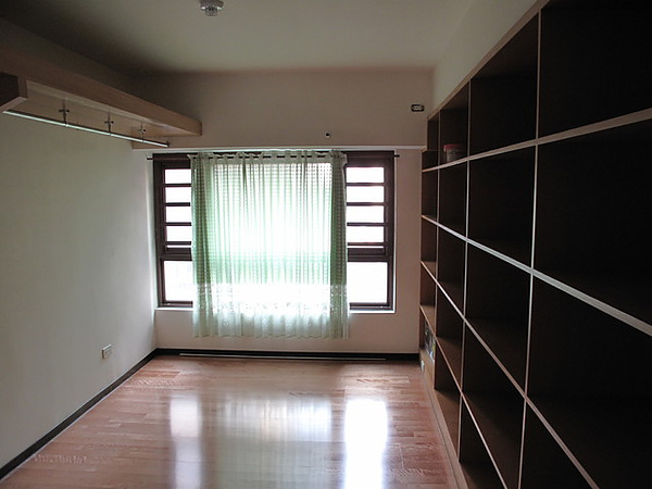 小居更衣間-有超大的全身鏡唷