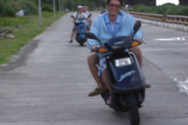 這張很有感覺..模糊的很有感覺:p