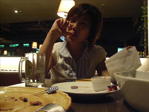 杯盤狼藉! 阿 真飽耶