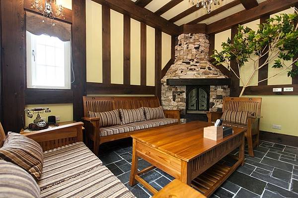 樓中樓海景四人房 (3).jpg