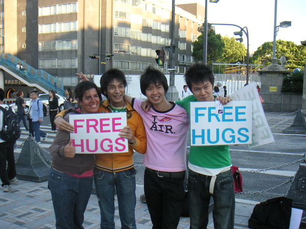 FREE HUGS