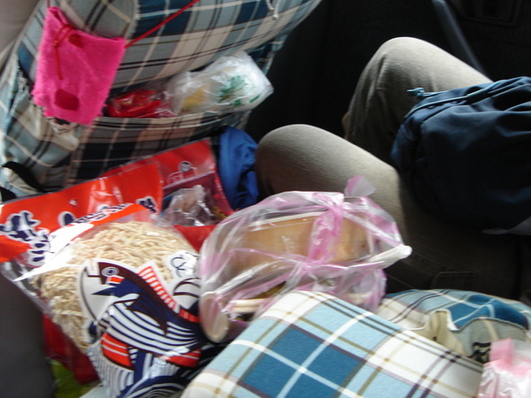 01充滿零食的車子.JPG