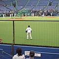 20060509-63-在右外野玩的松坂大輔1.JPG