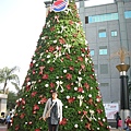 台南大遠百前的聖誕樹