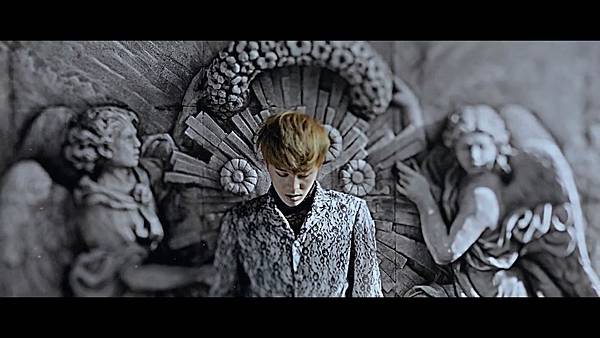 G-DRAGON - THAT XX.mp4_snapshot_00.55_[2012.09.01_14.27.39]