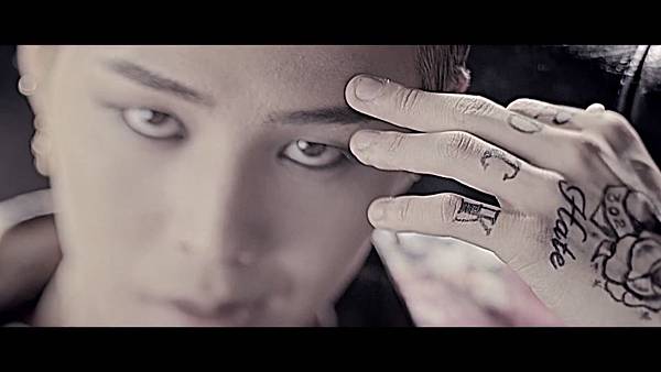 G-DRAGON - THAT XX.mp4_snapshot_02.57_[2012.09.01_14.32.47]