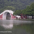 有座美麗的拱橋