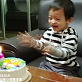 唱Happy Birthday好開心喔!